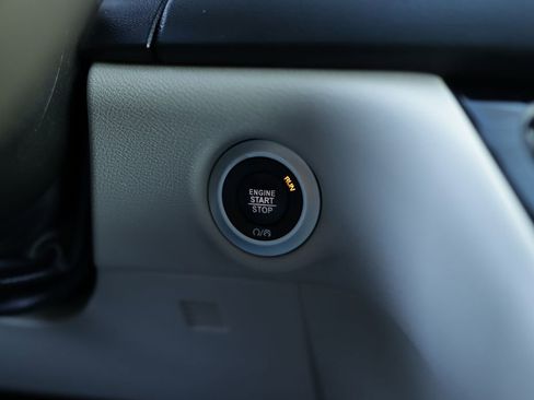 Used 2023 Chrysler Pacifica Touring-L image 22