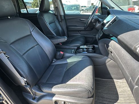 Used 2018 Honda Pilot Touring image 32