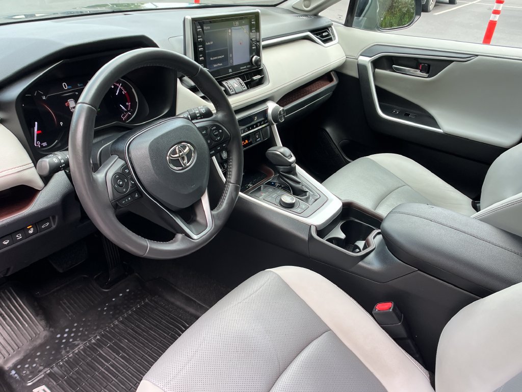Used 2020 Toyota RAV4 Limited AWD/4WD image 11