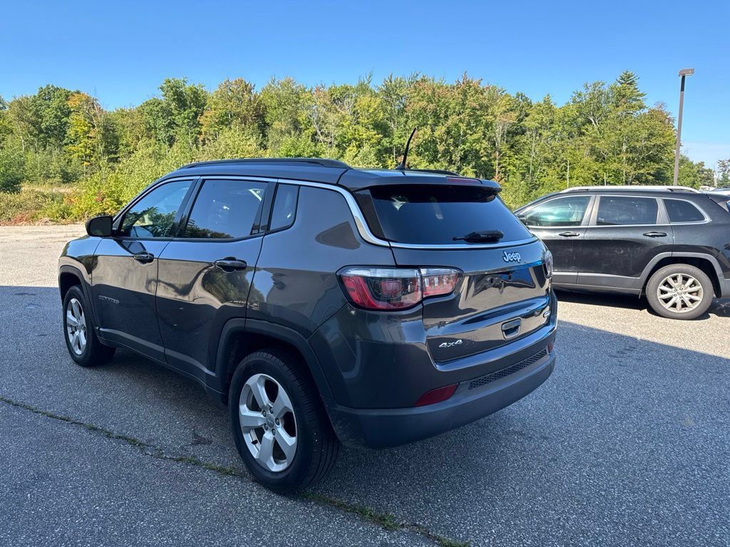 Used 2018 Jeep Compass Latitude w/ Cold Weather Group AWD/4WD image 3