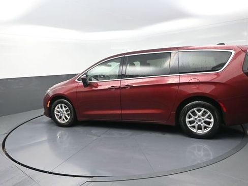 Used 2022 Chrysler Voyager LX FWD image 83