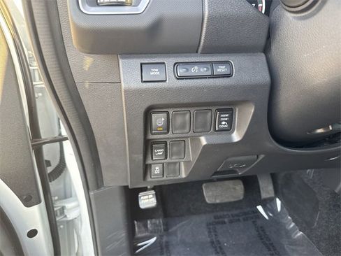 Used 2024 Nissan Frontier SV w/ SV Convenience Package image 24