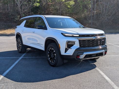 Used 2025 Chevrolet Traverse Z71 w/ Driver Confidence Package image 11