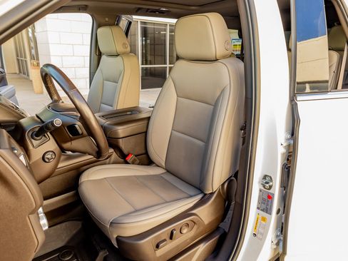 Used 2023 GMC Yukon SLT w/ SLT Luxury Package AWD/4WD image 28