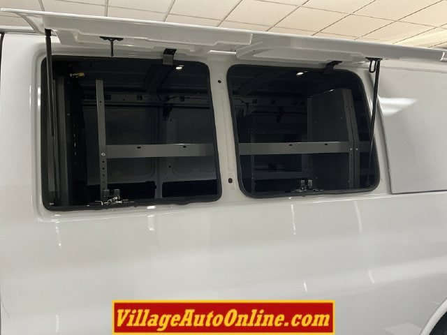 Used 2017 Chevrolet Express 2500 RWD image 20