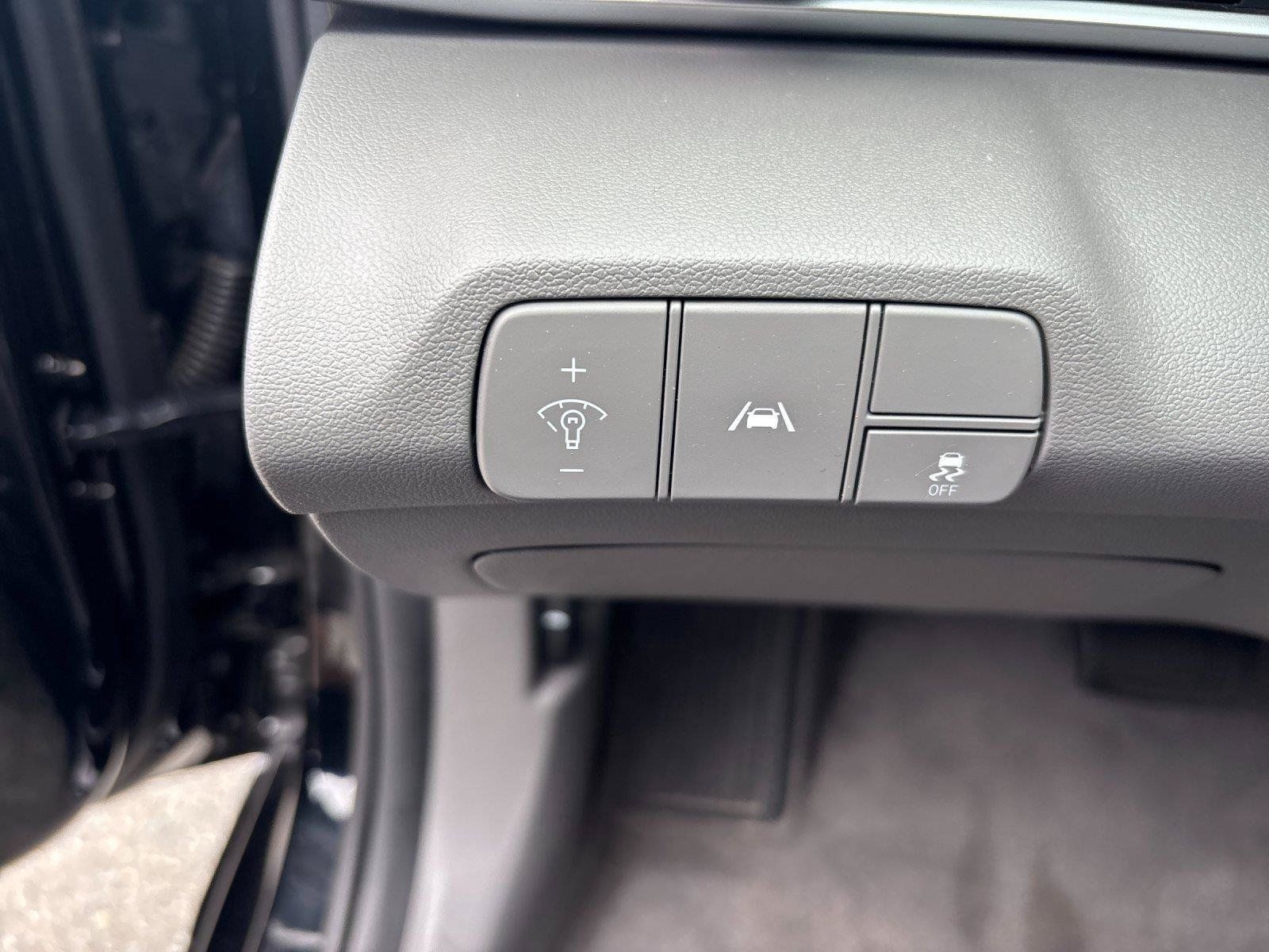 Used 2022 Hyundai Elantra SEL w/ Convenience + Premium Package FWD image 17