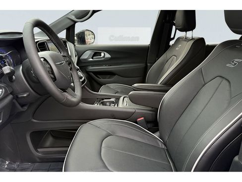 New 2026 Chrysler Pacifica Limited w/ S Appearance Package image 12