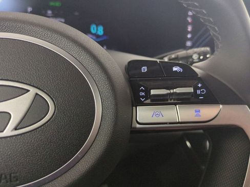 Certified 2025 Hyundai Elantra Limited FWD image 33