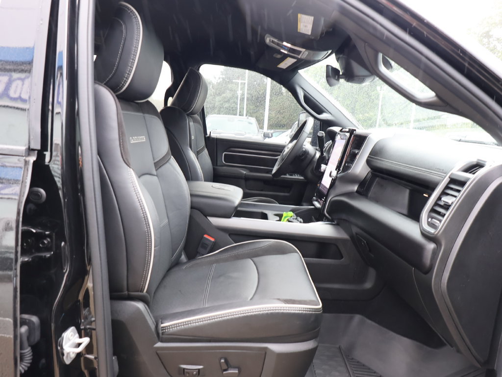 Used 2025 RAM 2500 Laramie AWD/4WD image 36