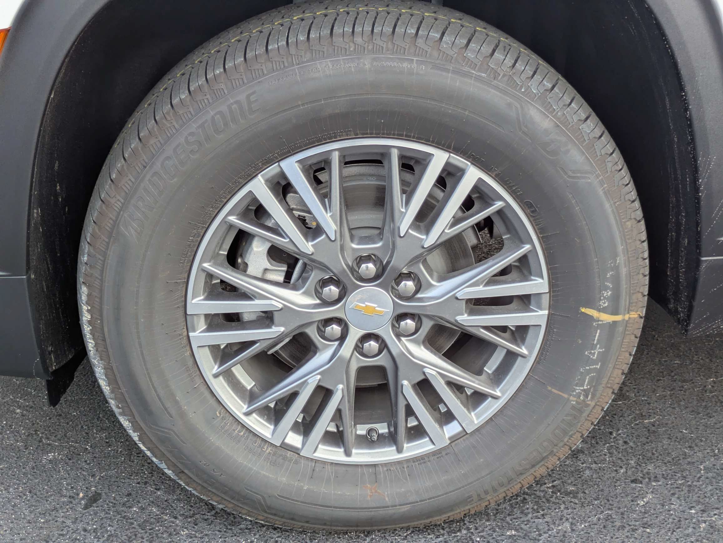 New 2027 Chevrolet Traverse LT w/ Driver Confidence Package FWD image 33