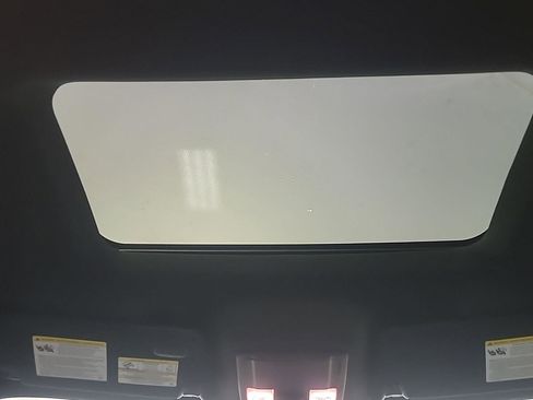 Used 2018 Ford Explorer XLT w/ Equipment Group 202A AWD/4WD image 20