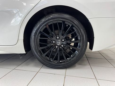 Used 2018 Toyota Camry SE w/ Moonroof Package FWD image 70