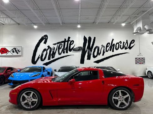 Used 2005 Chevrolet Corvette Coupe w/ Preferred Equipment Group RWD image 2