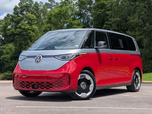 Used 2025 Volkswagen ID. Buzz Pro S Plus RWD image 4