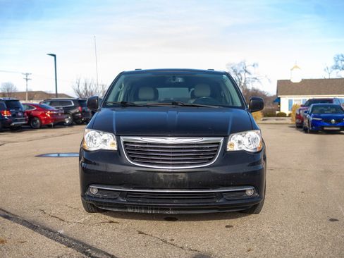 Used 2015 Chrysler Town & Country Touring w/ Driver Convenience Group image 22