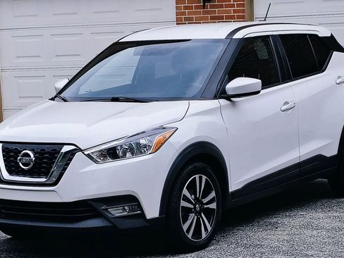Used 2019 Nissan Kicks S FWD image 1