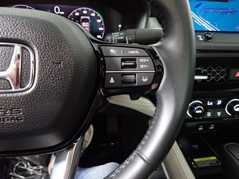 Used 2024 Honda Accord Touring image 31