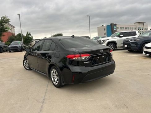 Used 2025 Toyota Corolla LE FWD image 5