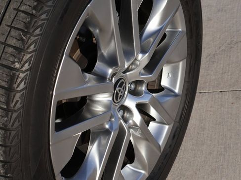 Used 2022 Toyota RAV4 Limited image 40