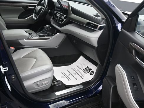 Used 2022 Toyota Highlander Limited image 14