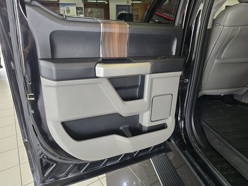 Used 2017 Ford F150 Lariat w/ Equipment Group 502A Luxury AWD/4WD image 7