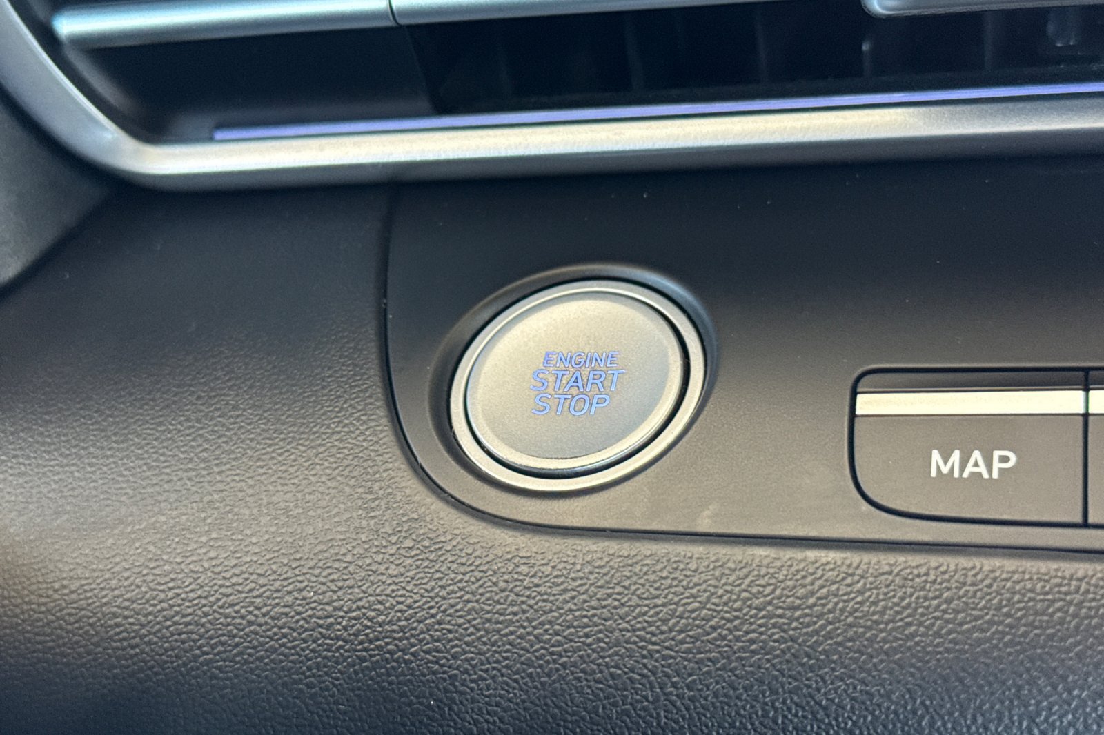 Used 2025 Hyundai Elantra SEL FWD image 32