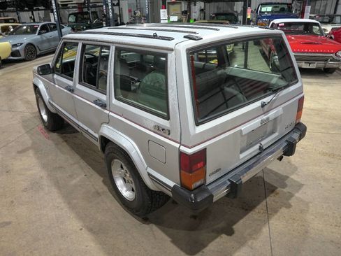 Used 1989 Jeep Cherokee Pioneer image 16