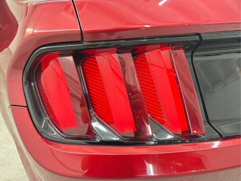 Used 2015 Ford Mustang Convertible RWD image 31
