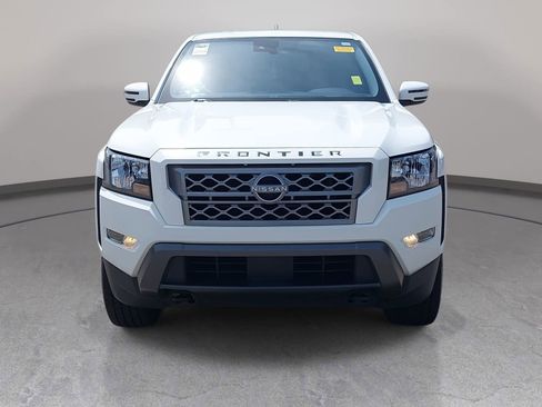 Used 2022 Nissan Frontier SV image 2