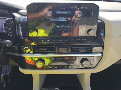 Used 2023 Nissan Pathfinder SL w/ SL Premium Package image 5