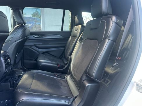 Used 2023 Jeep Grand Cherokee L Laredo image 24