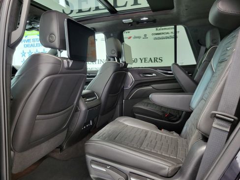 Used 2023 Cadillac Escalade V AWD/4WD image 28