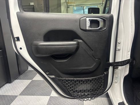 Used 2018 Jeep Wrangler Unlimited Sport S AWD/4WD image 16