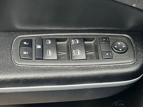 Used 2022 Chrysler 300 Touring w/ Sport Appearance Package image 20