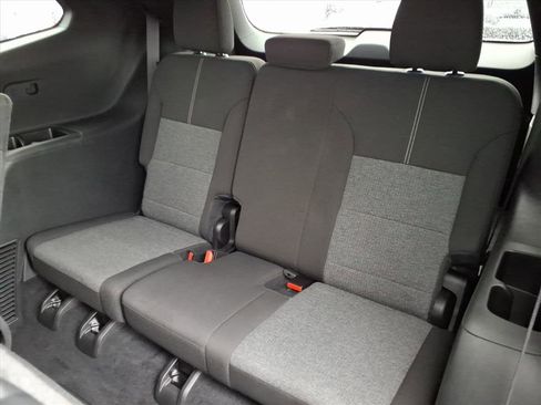 Used 2025 GMC Acadia Elevation image 6