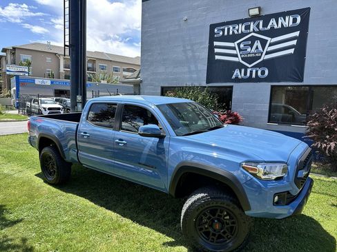 Used 2019 Toyota Tacoma TRD Off-Road w/ Technology Package AWD/4WD image 2