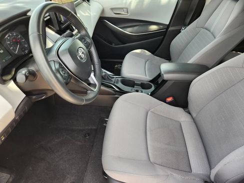 Used 2025 Toyota Corolla SE w/ Convenience Package FWD image 9