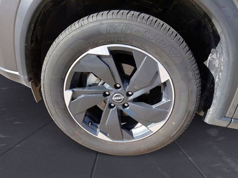 Used 2024 Nissan Rogue SV image 14