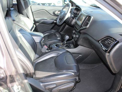 Used 2019 Jeep Cherokee Latitude Plus image 27