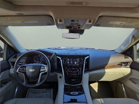 Used 2017 Cadillac Escalade Luxury AWD/4WD image 10