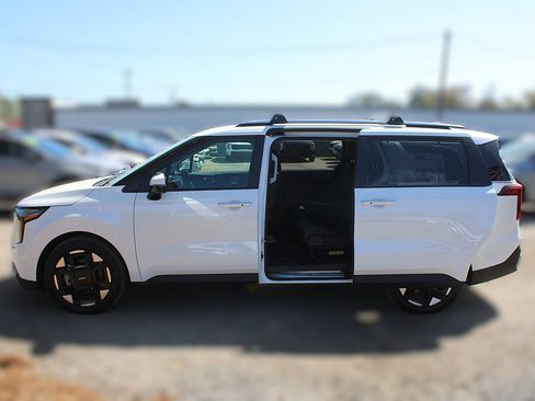 New 2026 Kia Carnival EX FWD image 18