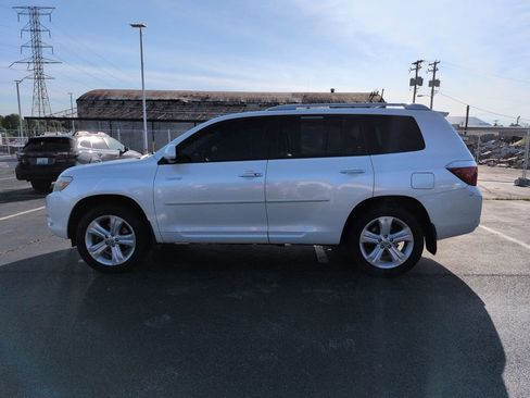 Used 2010 Toyota Highlander Limited AWD/4WD image 2