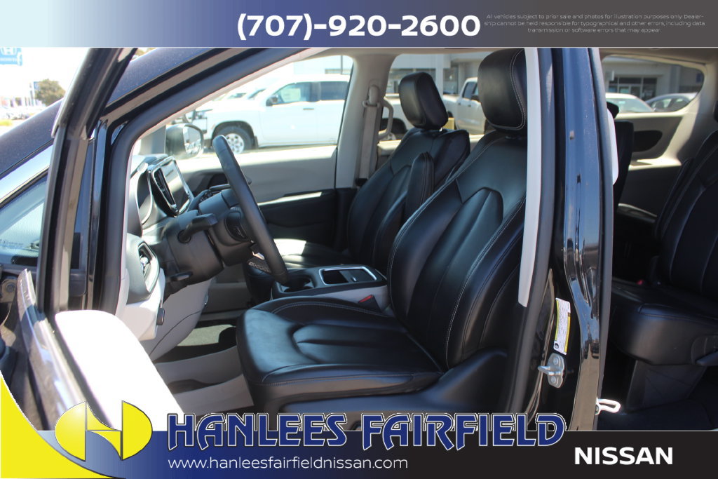 Used 2023 Chrysler Pacifica Touring-L FWD image 12