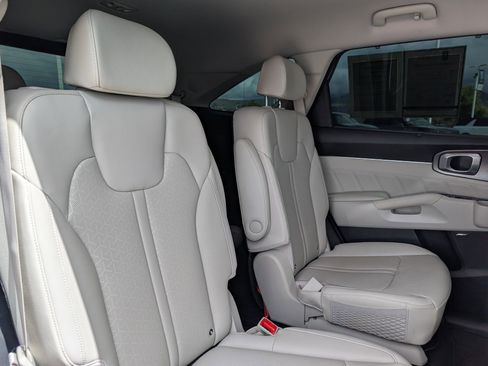 Certified 2023 Kia Sorento SX Prestige AWD/4WD image 26