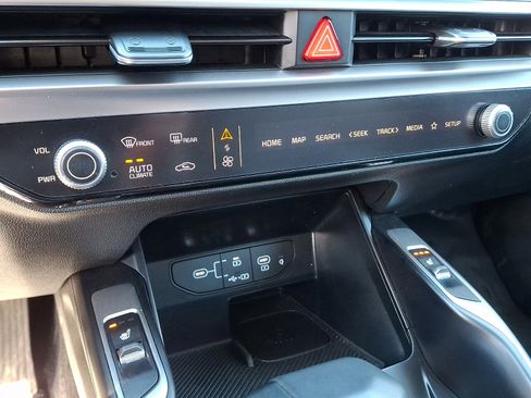 Used 2024 Kia Sorento S image 16