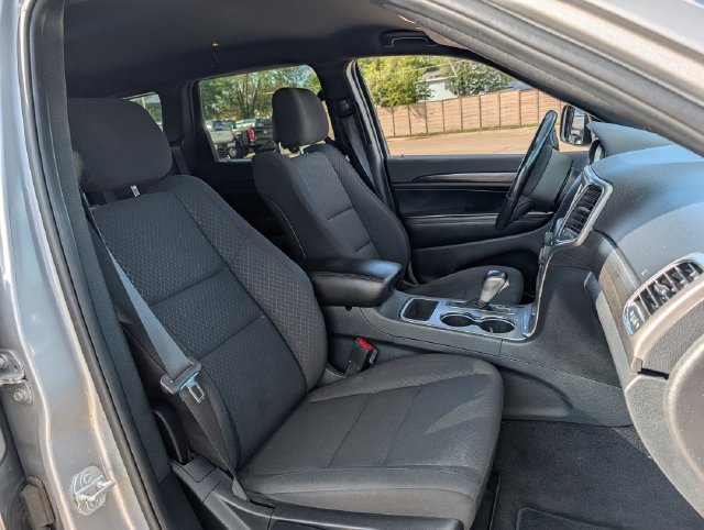 Used 2018 Jeep Grand Cherokee Laredo RWD image 24
