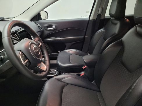 Used 2019 Jeep Compass Latitude FWD image 17