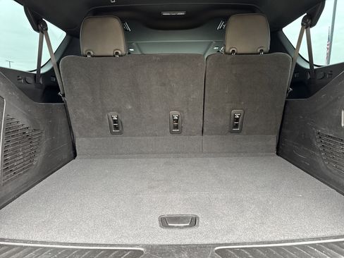 Used 2022 GMC Yukon XL SLT w/ SLT Luxury Package image 38