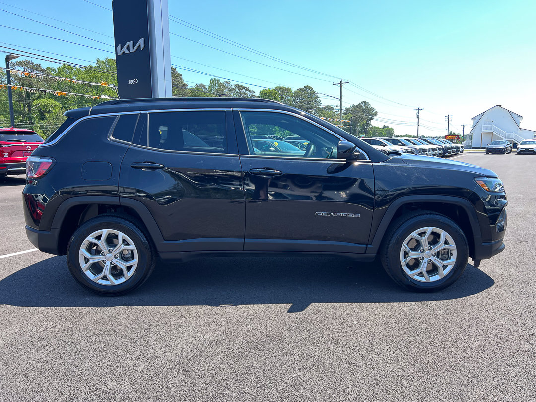 Used 2024 Jeep Compass Latitude AWD/4WD image 7