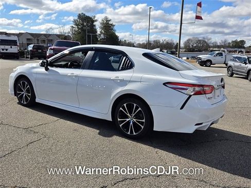 Used 2020 Toyota Camry SE image 9